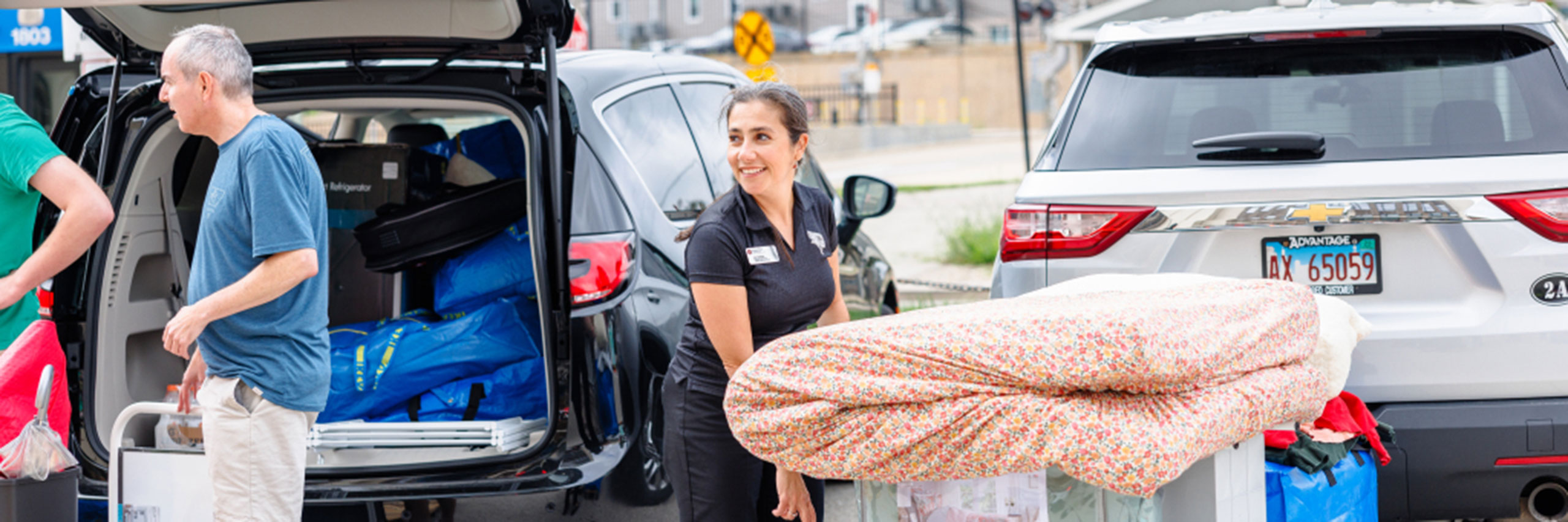 Parents help students move out.